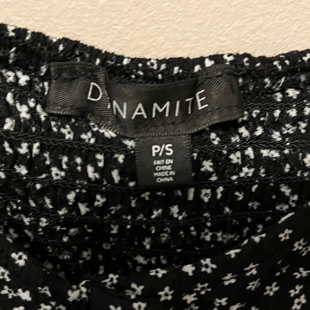 Dynamite Cropped Black Floral Top - size Small - Picture 3 of 3